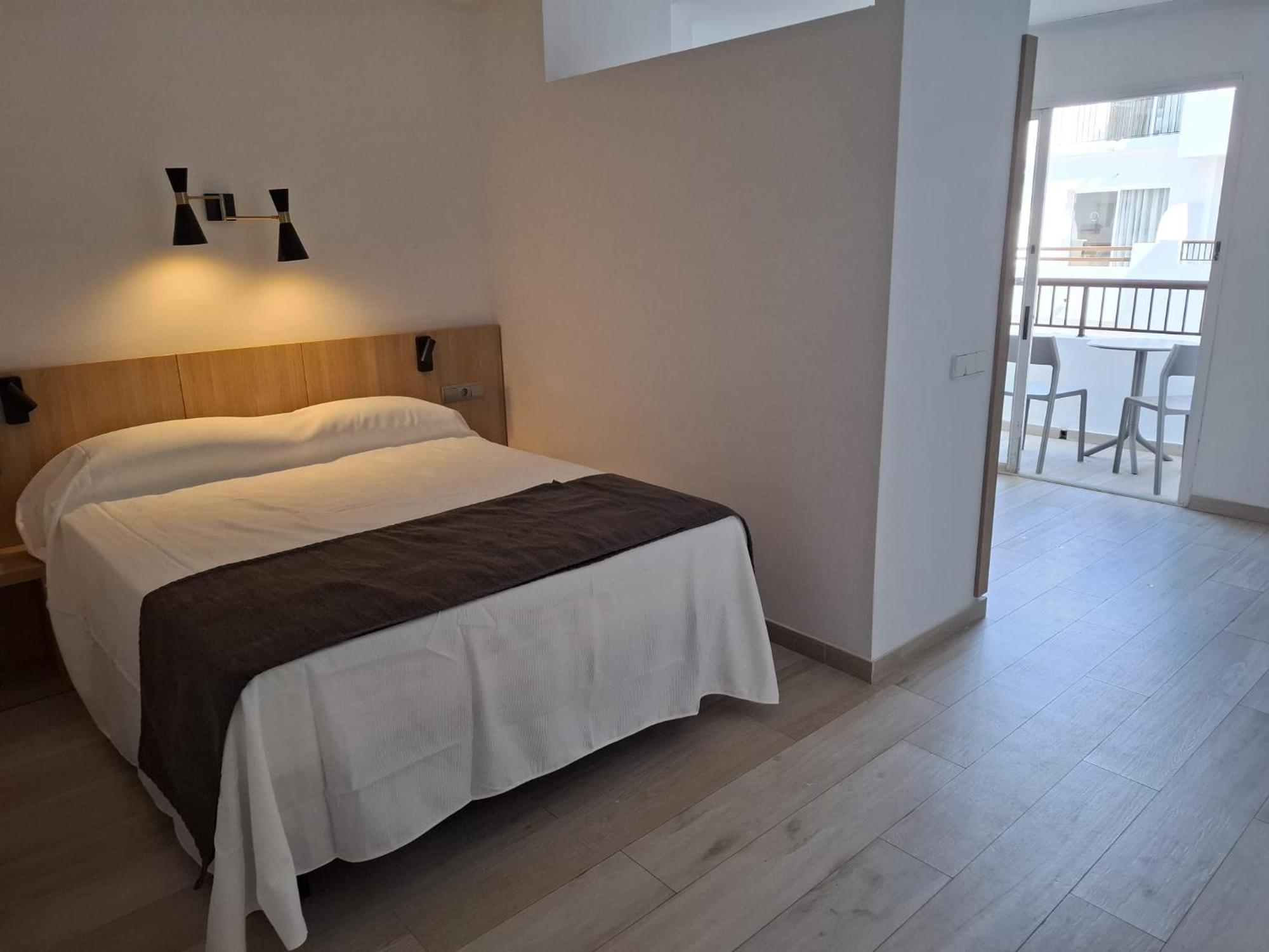 Sunside Ibiza Studios - Only Adults- Formerly Known As Central Park San Antonio  Eksteriør bilde